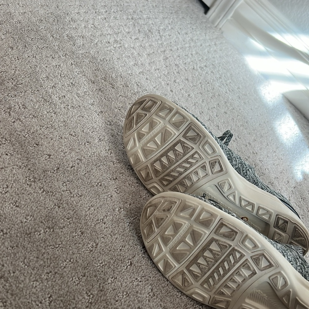 APL mesh weave pull on athletic shoes - EUC - size 9.5 - Picture 7 of 8